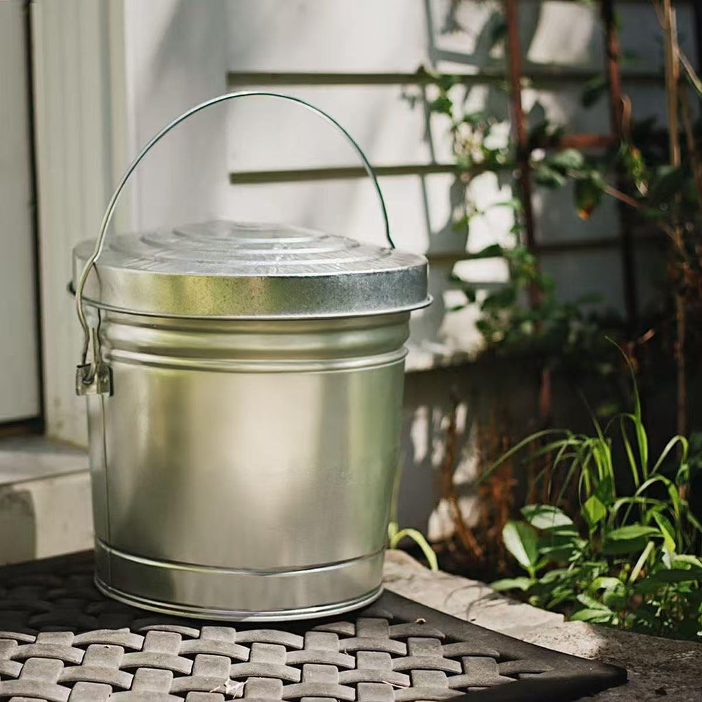 6 Gal Galvanized Steel Can with Locking Lid D753524