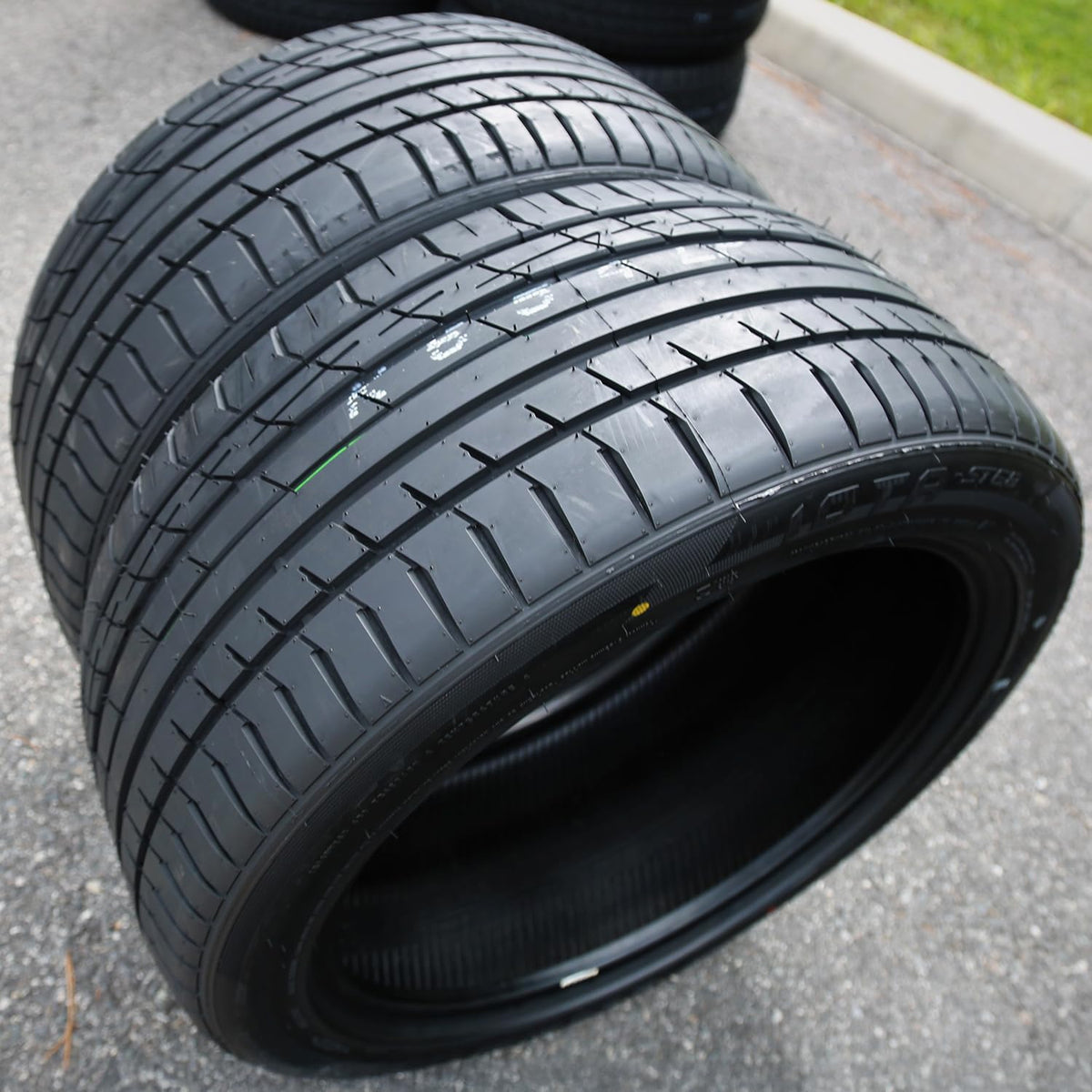 275/55R20 117V All Season XL Tire S213