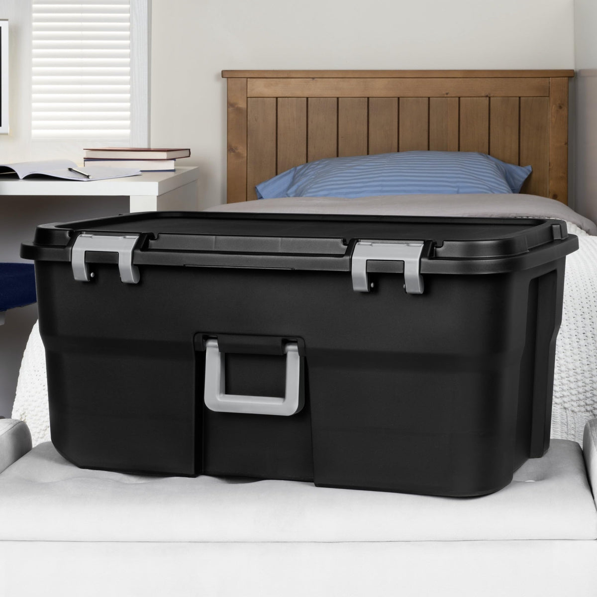 Black 22Gal Wheeled Lockable Storage Footlocker X876